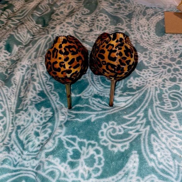 Charlotte Russe Heels 4.5 Inch Size 8.5 Cheetah Leopard Print Platform. - Picture 3 of 3